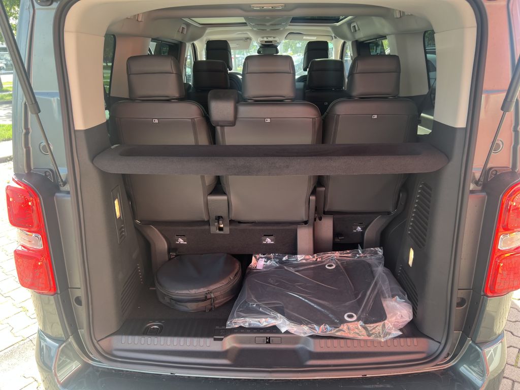 Fahrzeugabbildung Citroën e-Spacetourer M 136 Extended-Range Max VIP Plus