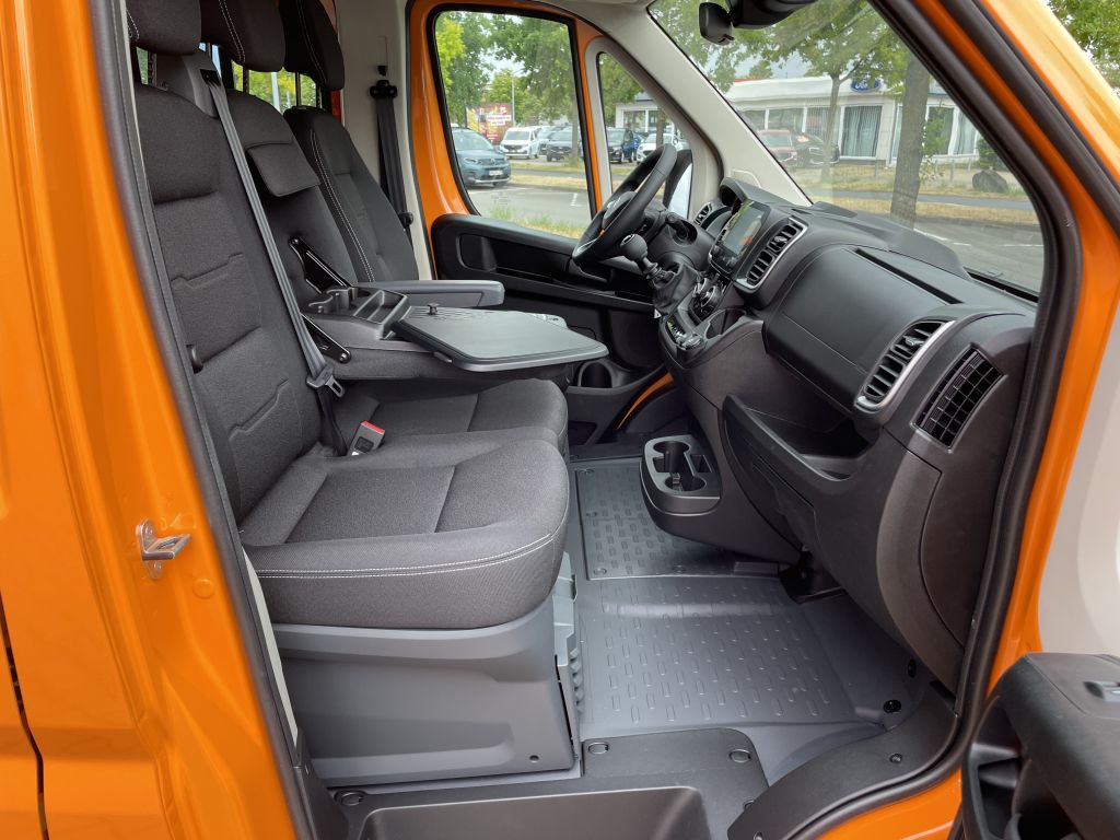 Fahrzeugabbildung Citroën Jumper Pritsche Doka 35 Heavy L3 BlueHDi 140 AHK