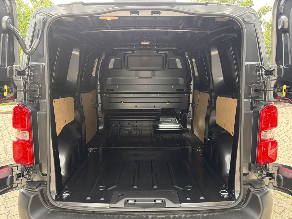 Fahrzeugabbildung Citroën Jumpy M Diesel 180 AT + Kamera, 3-Sitzer, LED