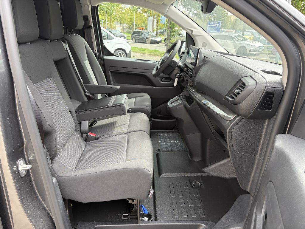 Fahrzeugabbildung Citroën Jumpy M Diesel 180 AT + Kamera, 3-Sitzer, LED