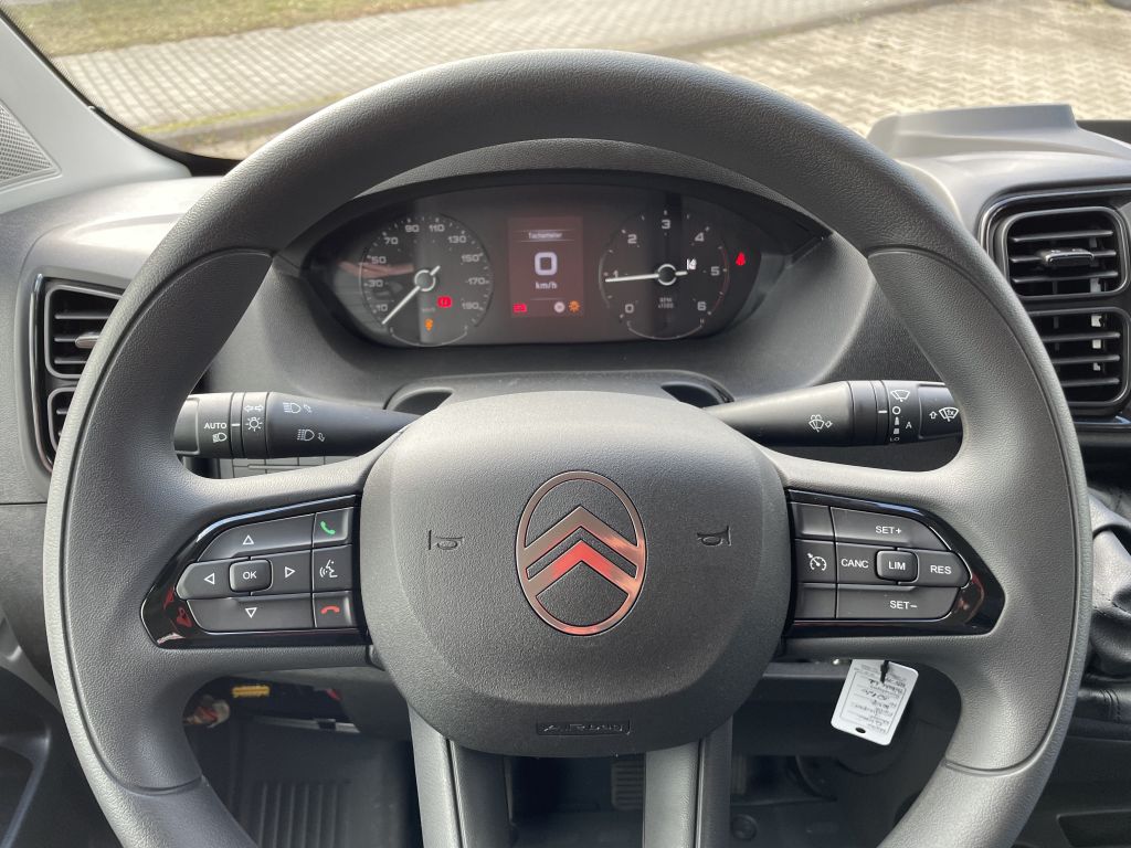 Fahrzeugabbildung Citroën Jumper Pritsche 35 Heavy L2 140 + AHK, Kamera