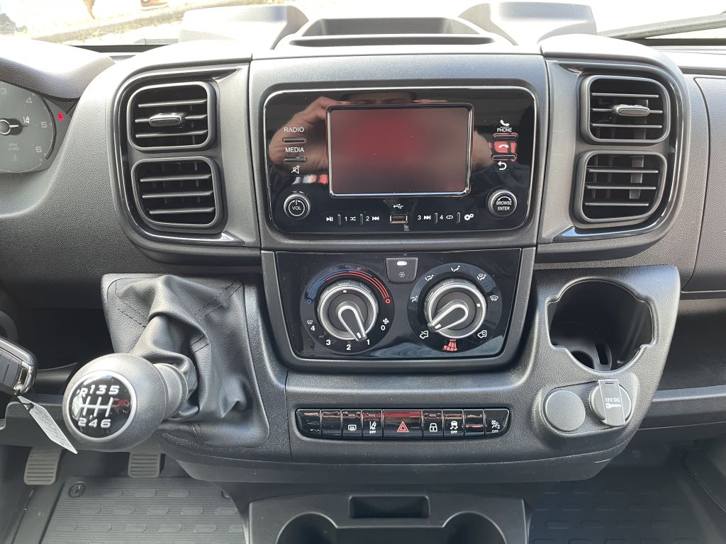 Fahrzeugabbildung Citroën Jumper Pritsche 35 Heavy L2 140 + AHK, Kamera