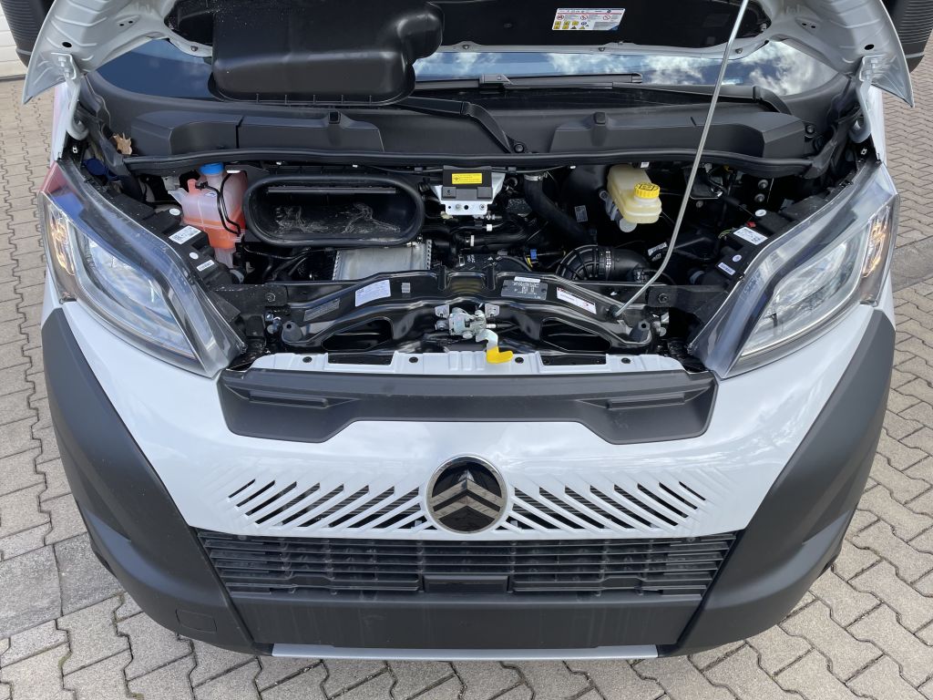 Fahrzeugabbildung Citroën Jumper Pritsche 35 Heavy L2 140 + AHK, Kamera