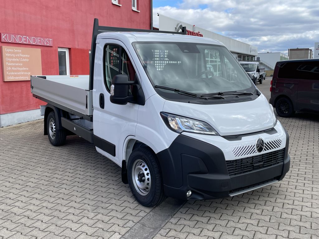 Fahrzeugabbildung Citroën Jumper Pritsche 35 Heavy L2 140 + AHK, Kamera
