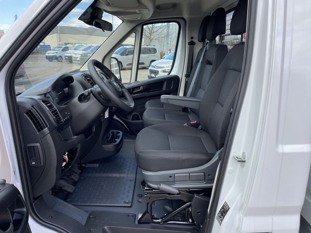 Fahrzeugabbildung Citroën Jumper Pritsche 35 Heavy L2 140 + AHK, Kamera