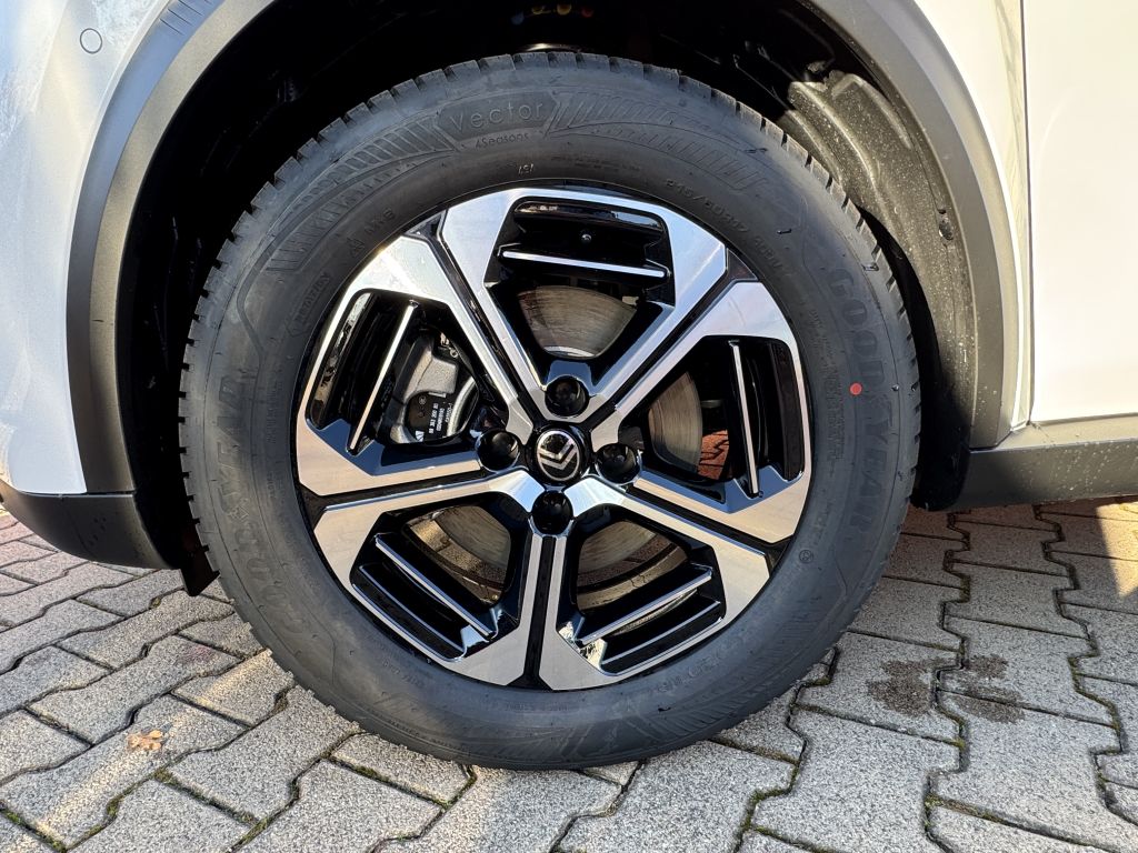 Fahrzeugabbildung Citroën e-C3 Aircross 113 Extended-Range MAX Winter Paket