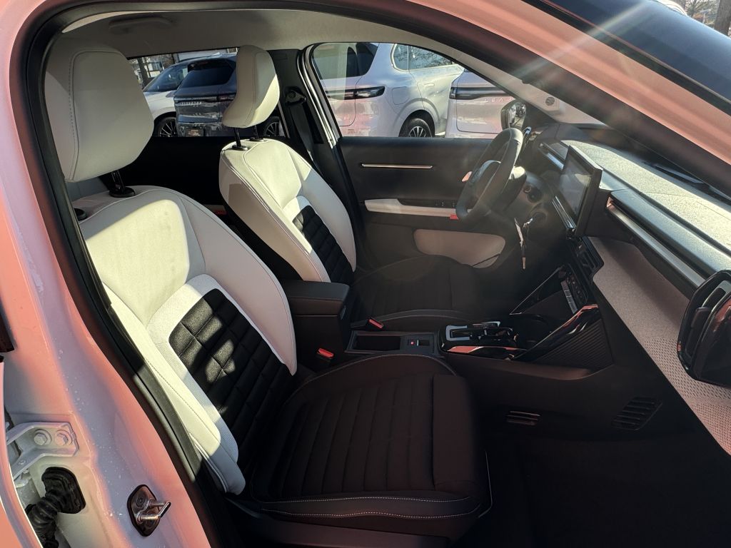 Fahrzeugabbildung Citroën e-C3 Aircross 113 Extended-Range MAX Winter Paket