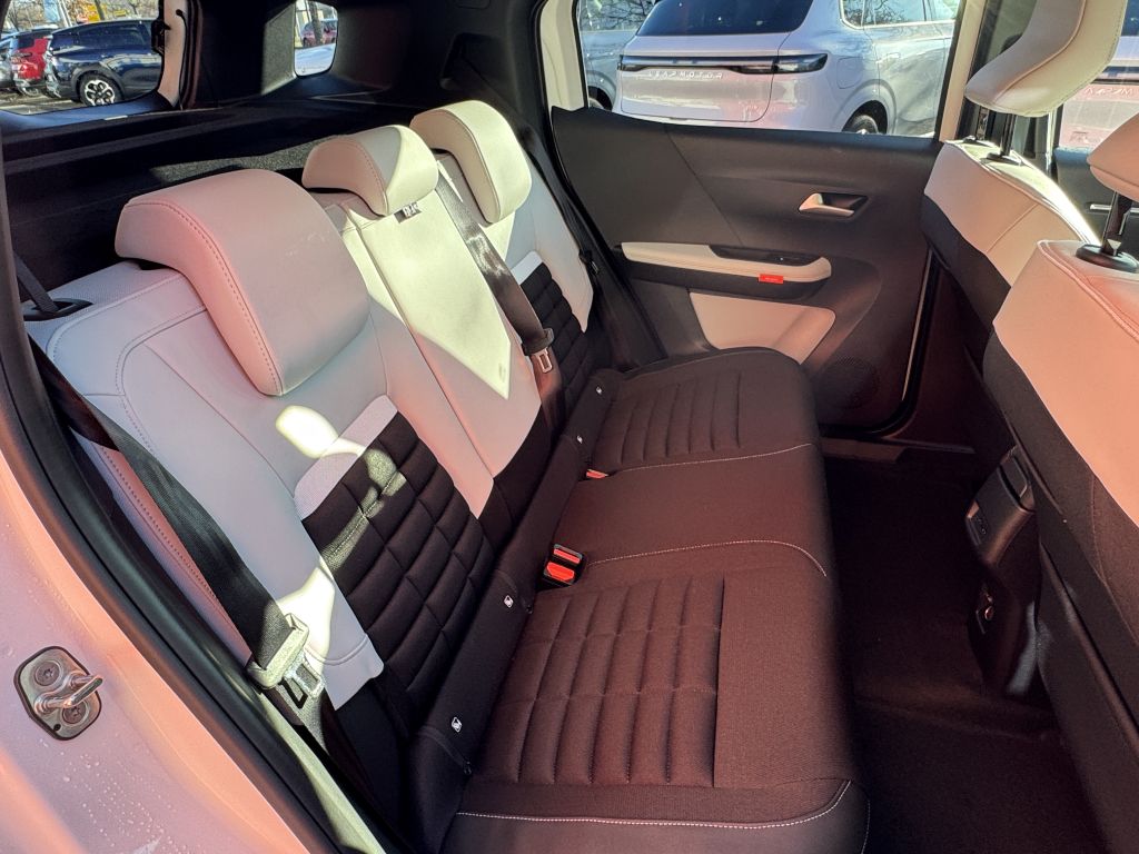 Fahrzeugabbildung Citroën e-C3 Aircross 113 Extended-Range MAX Winter Paket