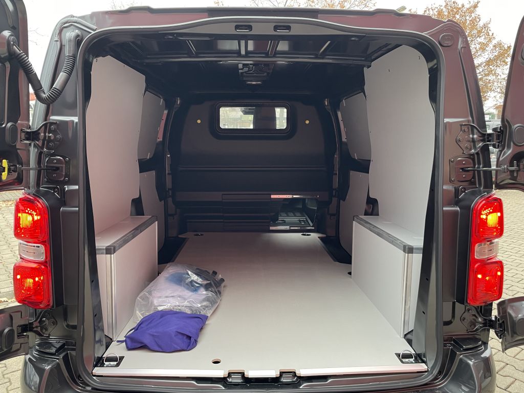 Fahrzeugabbildung Citroën Jumpy M Diesel 180 (2.2) AT + Webasto, LED, AHK