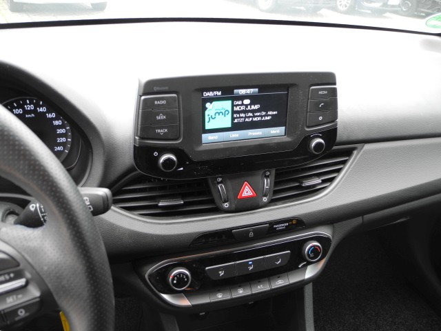 Fahrzeugabbildung Hyundai i30 1.4 Passion - Allwetter, Kamera, PDC, Alu
