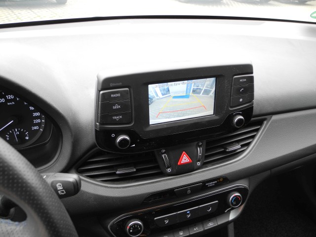 Fahrzeugabbildung Hyundai i30 1.4 Passion - Allwetter, Kamera, PDC, Alu