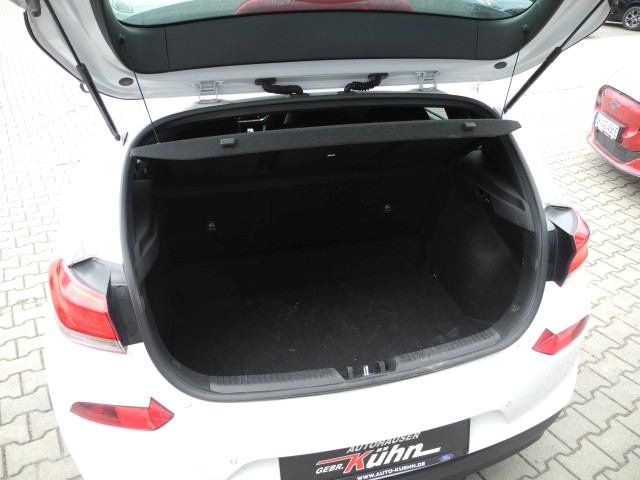 Fahrzeugabbildung Hyundai i30 1.4 Passion - Allwetter, Kamera, PDC, Alu