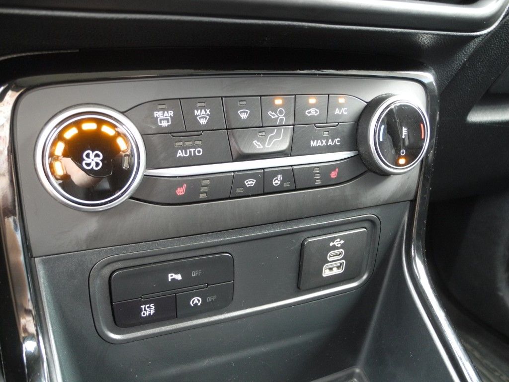 Fahrzeugabbildung Ford ECOSPORT 1.0 ACTIVE - AHK, LED, WR, Navi, B&O