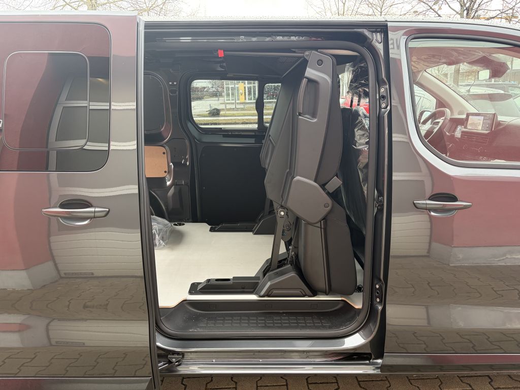 Fahrzeugabbildung Citroën Jumpy Flexkabine M 2.2 Diesel 150 Man + 5-Sitzer