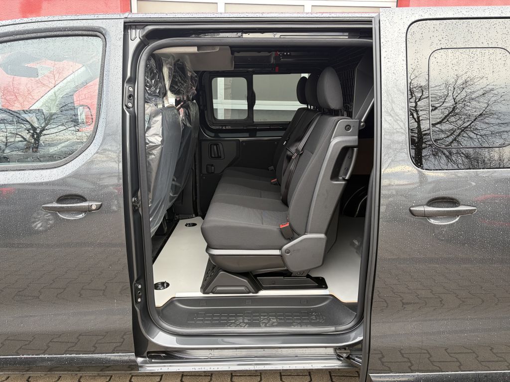 Fahrzeugabbildung Citroën Jumpy Flexkabine M 2.2 Diesel 150 Man + 5-Sitzer