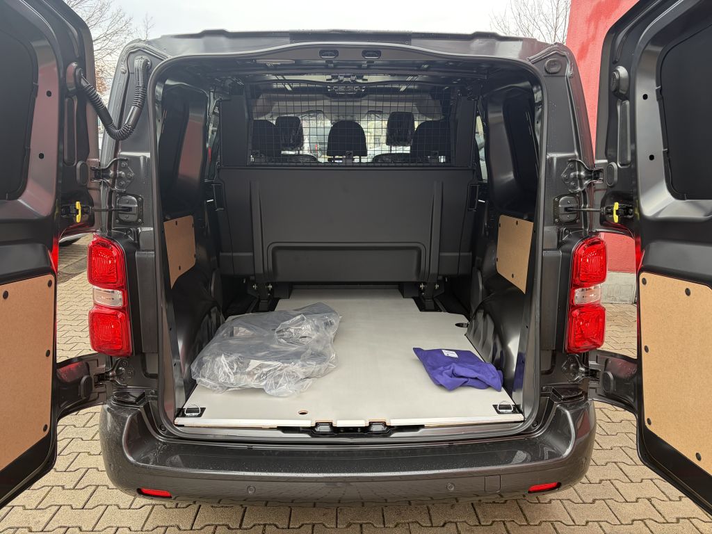 Fahrzeugabbildung Citroën Jumpy Flexkabine M 2.2 Diesel 150 Man + 5-Sitzer