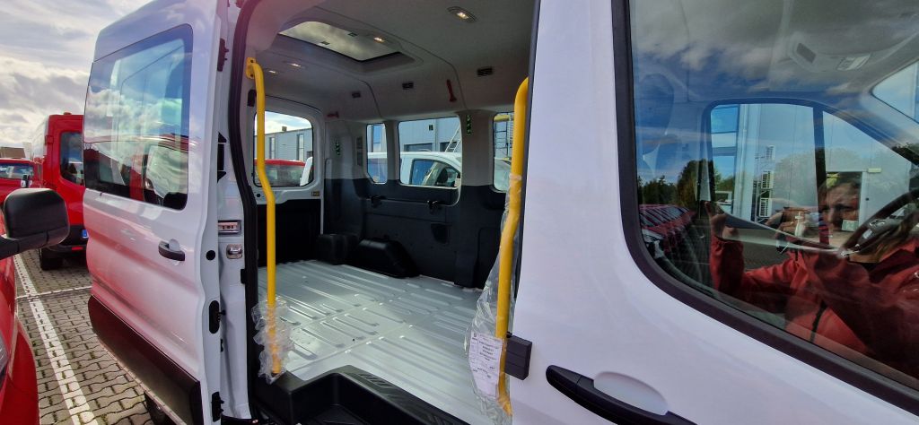 Fahrzeugabbildung Ford E-Transit 350L3 Trend- Camper, Pers./Rolli-Trans.