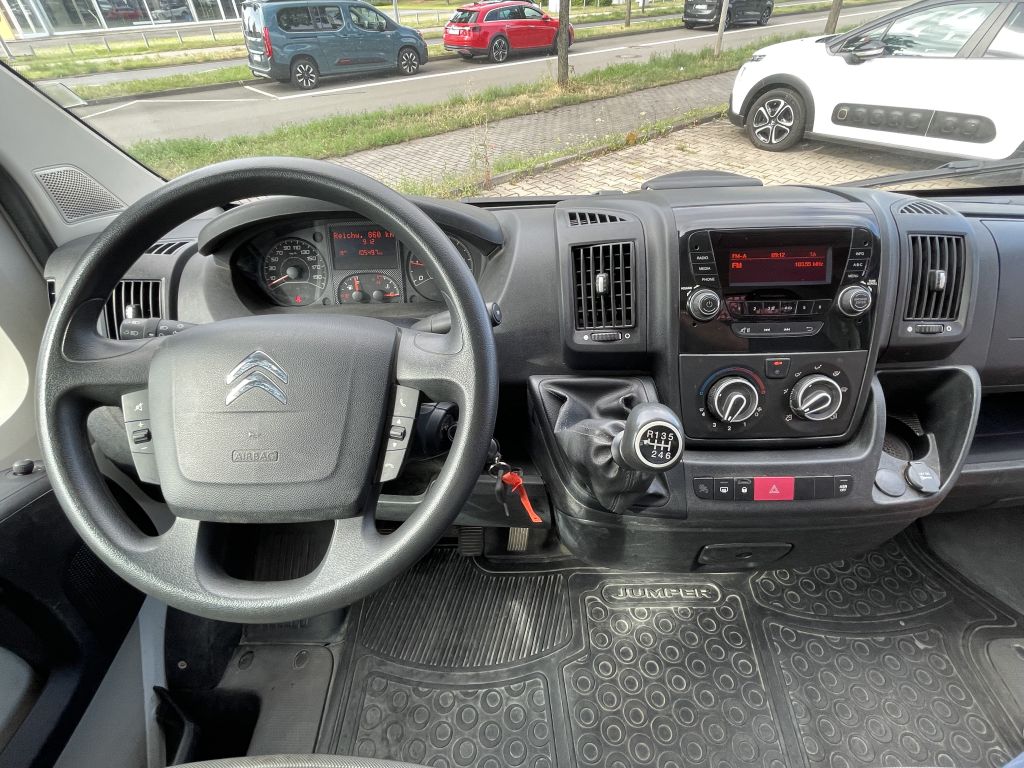Fahrzeugabbildung Citroën Jumper Pritsche 35 Heavy L4 BlueHDi 130 + AHK