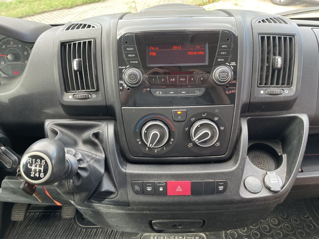 Fahrzeugabbildung Citroën Jumper Pritsche 35 Heavy L4 BlueHDi 130 + AHK