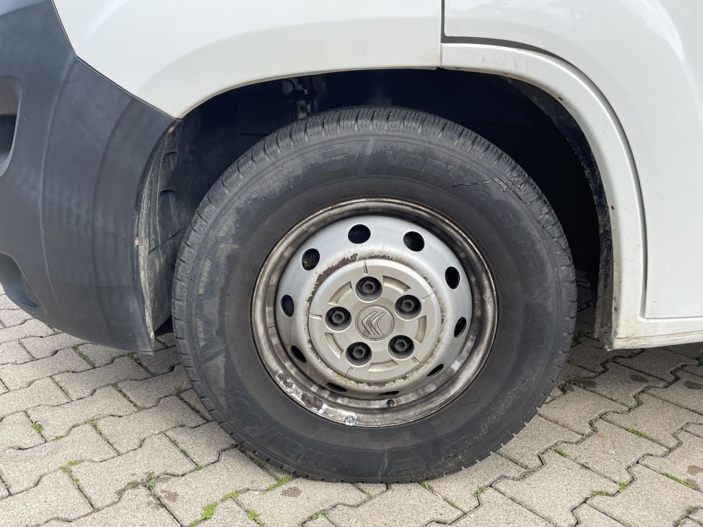 Fahrzeugabbildung Citroën Jumper Pritsche 35 Heavy L4 BlueHDi 130 + AHK