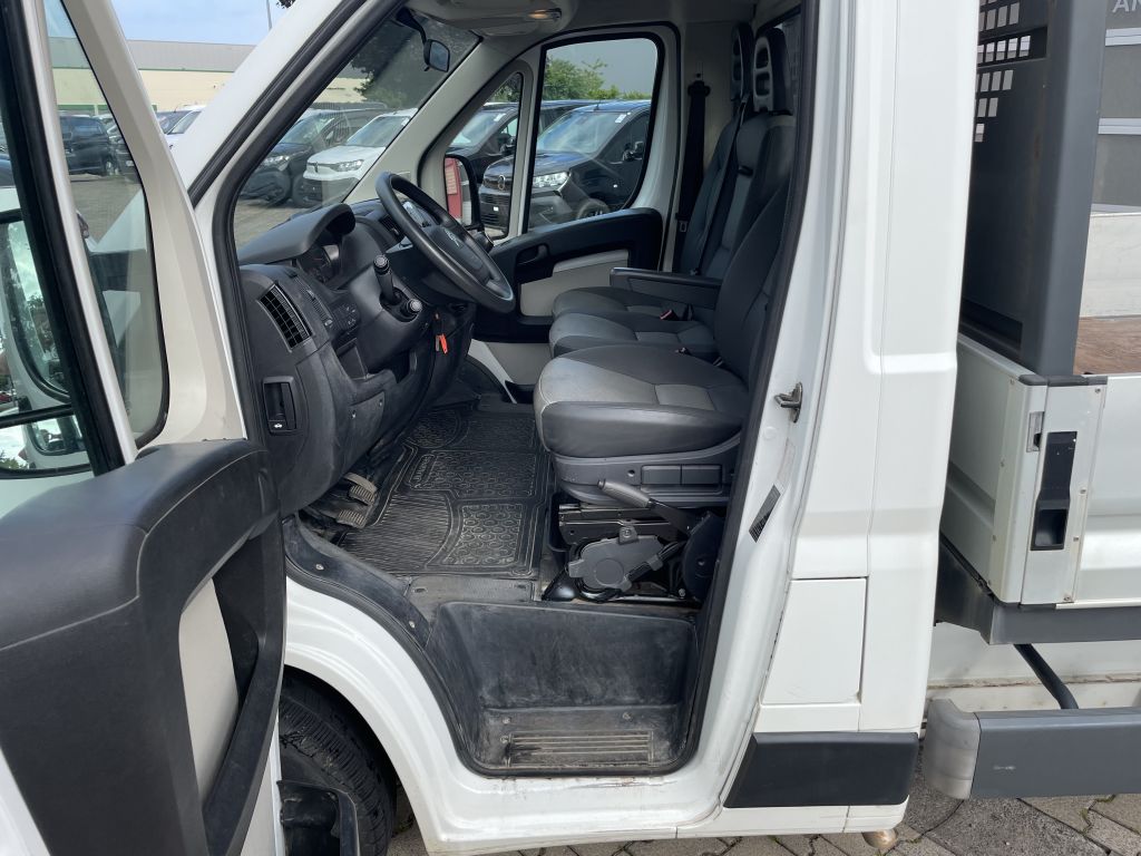 Fahrzeugabbildung Citroën Jumper Pritsche 35 Heavy L4 BlueHDi 130 + AHK