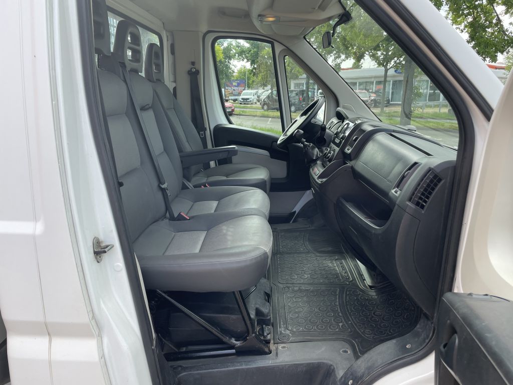 Fahrzeugabbildung Citroën Jumper Pritsche 35 Heavy L4 BlueHDi 130 + AHK
