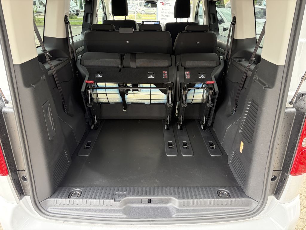 Fahrzeugabbildung Citroën SpaceTourer M Diesel 180 AT Plus + AHK, NAVI, 8S