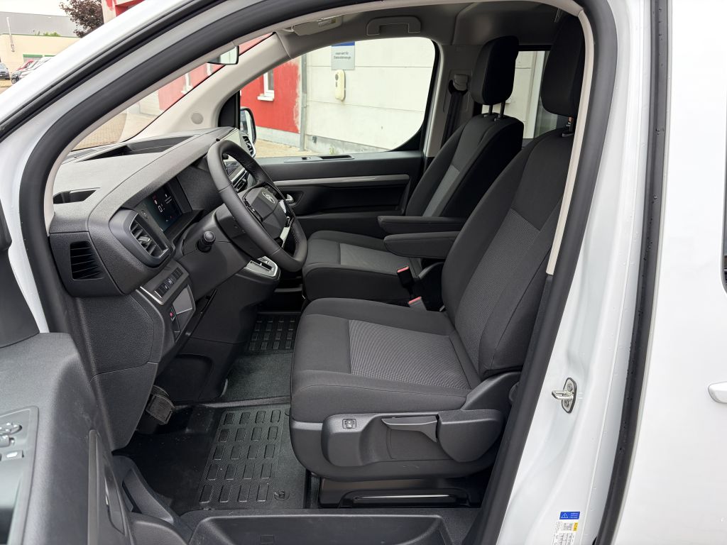 Fahrzeugabbildung Citroën SpaceTourer M Diesel 180 AT Plus + AHK, NAVI, 8S