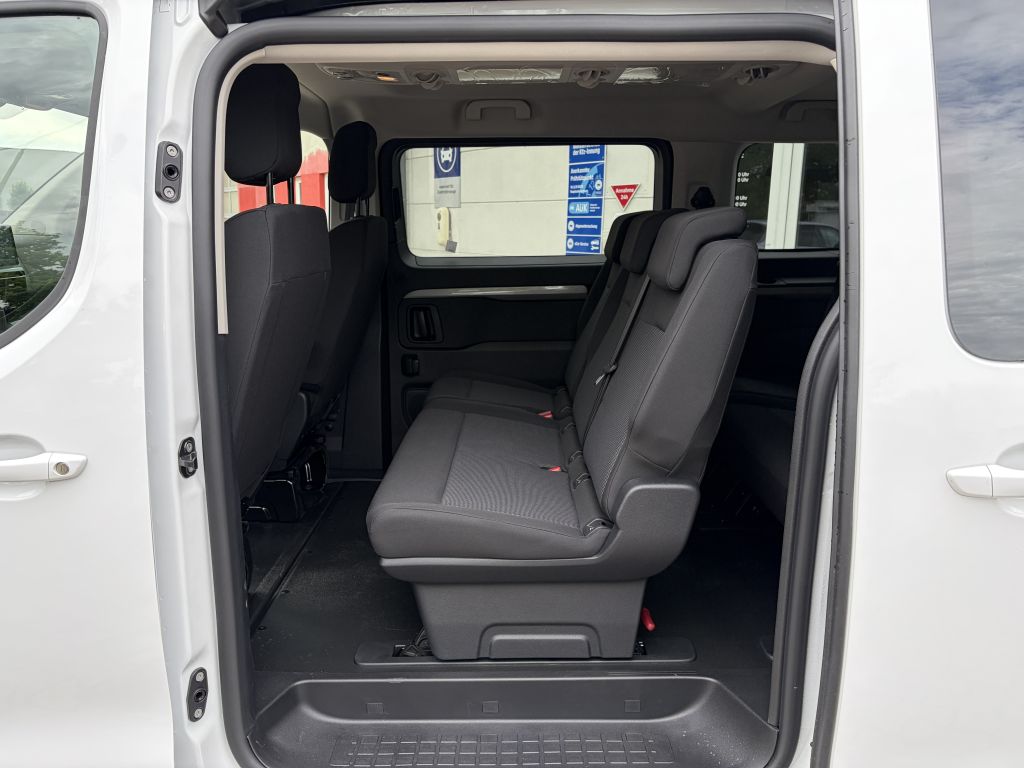 Fahrzeugabbildung Citroën SpaceTourer M Diesel 180 AT Plus + AHK, NAVI, 8S
