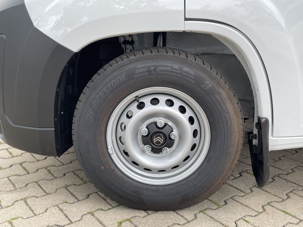 Fahrzeugabbildung Citroën Jumper Pritsche 35 Heavy L4 BlueHDi 180 Automat.
