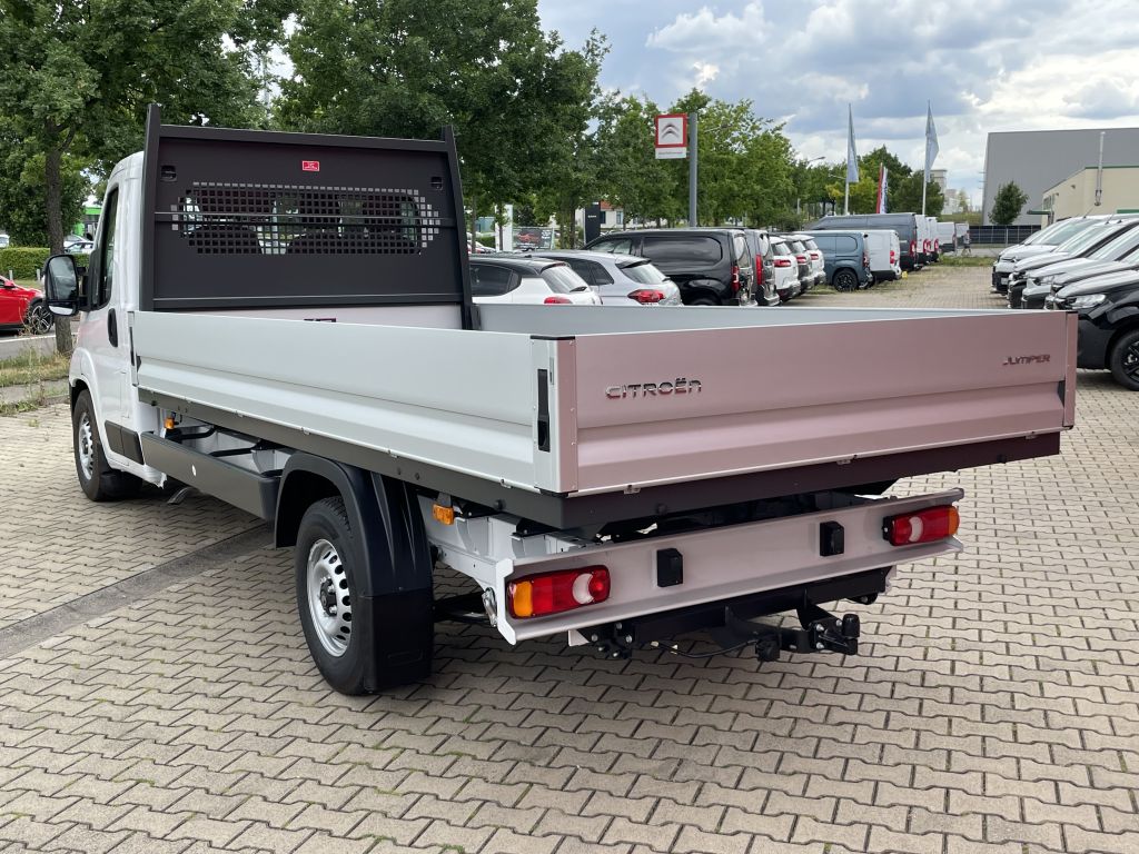 Fahrzeugabbildung Citroën Jumper Pritsche 35 Heavy L4 BlueHDi 180 Automat.