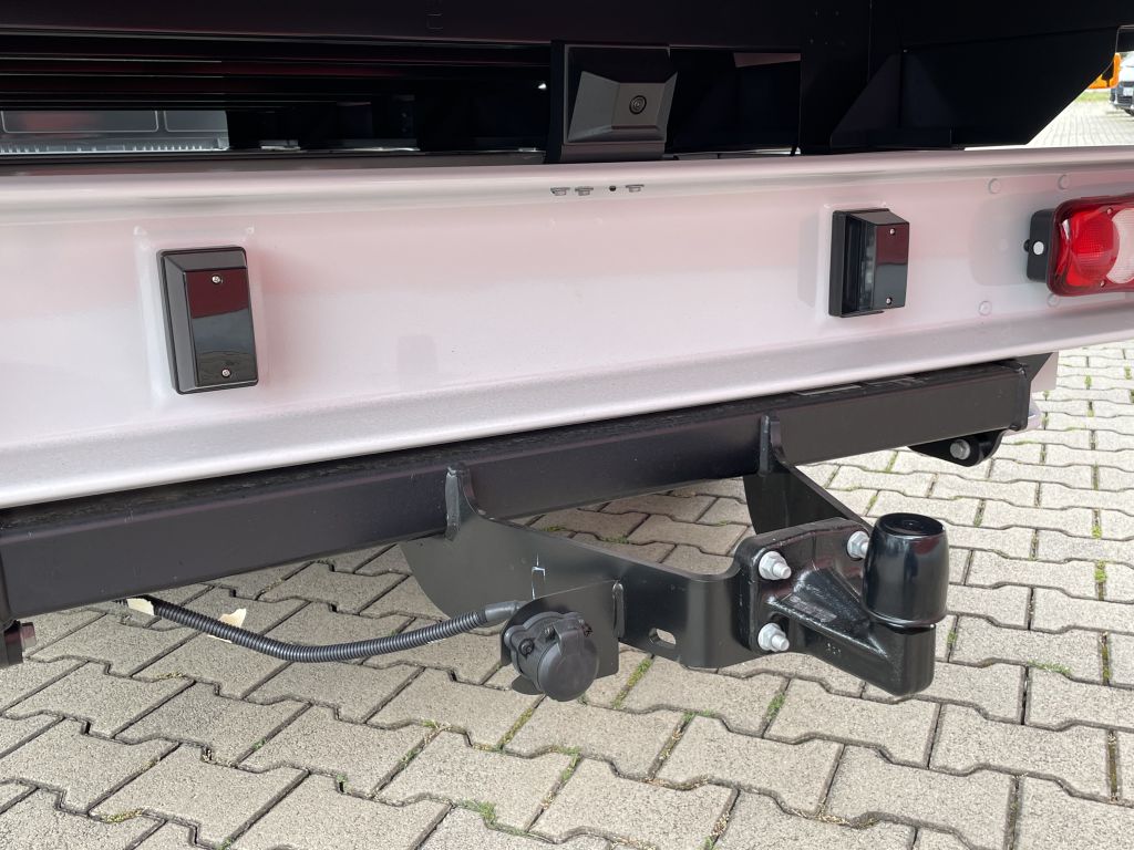 Fahrzeugabbildung Citroën Jumper Pritsche 35 Heavy L4 BlueHDi 180 Automat.