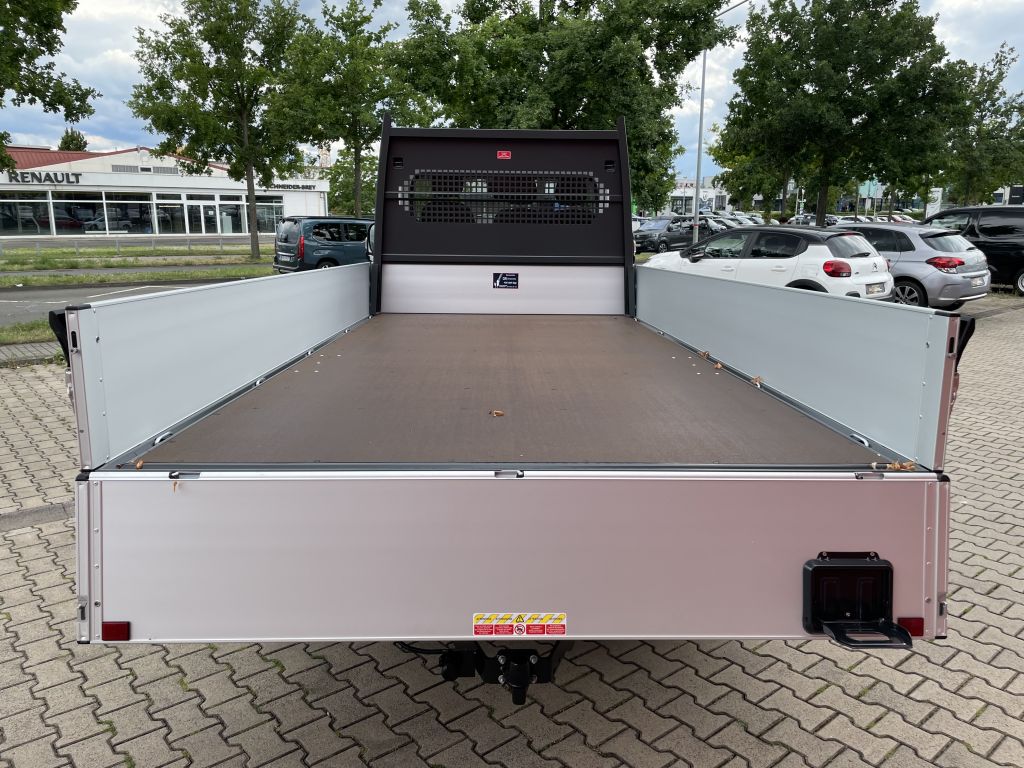 Fahrzeugabbildung Citroën Jumper Pritsche 35 Heavy L4 BlueHDi 180 Automat.