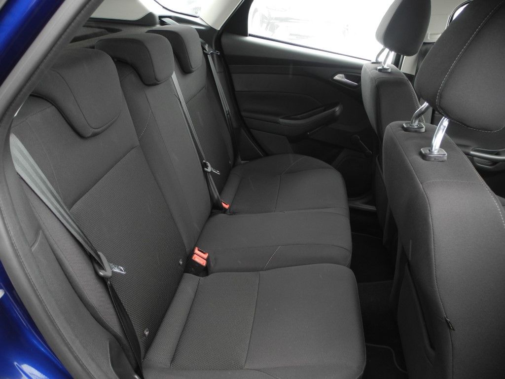 Fahrzeugabbildung Ford Focus 1.0 COOL&CONNECT - Navi, Parkass., Tempo