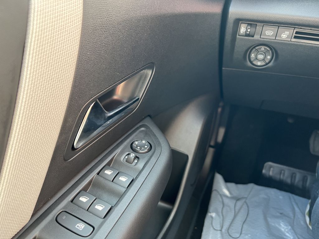 Fahrzeugabbildung Citroën C4 PureTech 130 S&S EAT8 MAX Techno-Winter-Paket