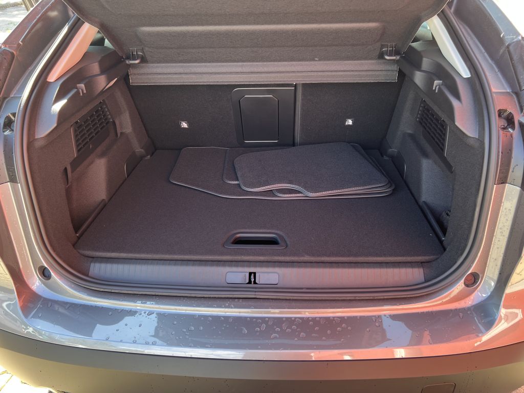 Fahrzeugabbildung Citroën C4 PureTech 130 S&S EAT8 MAX Techno-Winter-Paket