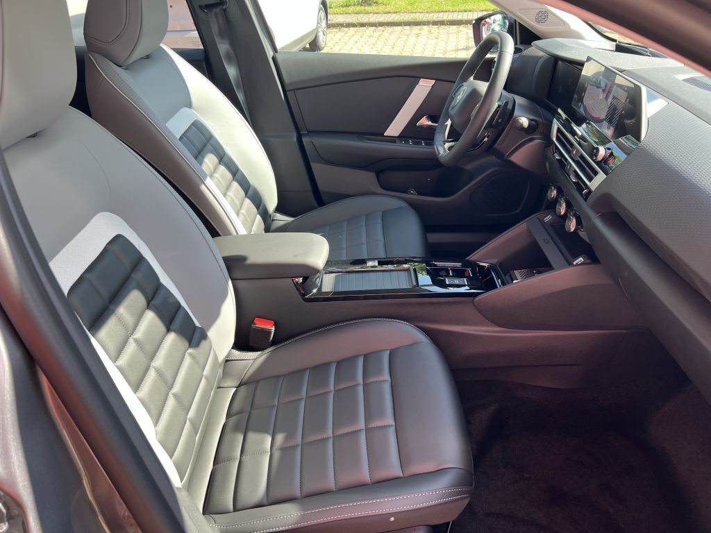 Fahrzeugabbildung Citroën C4 PureTech 130 S&S EAT8 MAX Techno-Winter-Paket