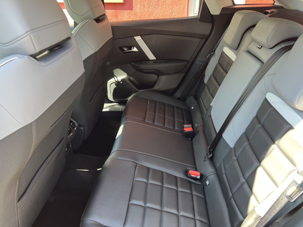Fahrzeugabbildung Citroën C4 PureTech 130 S&S EAT8 MAX Techno-Winter-Paket