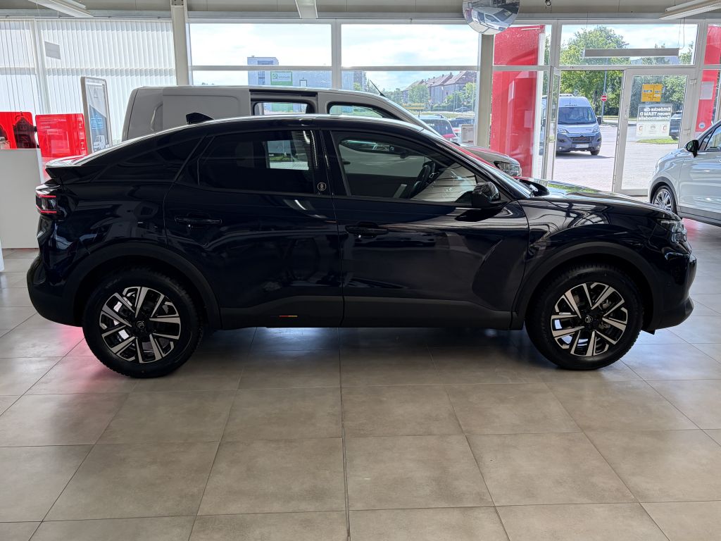 Fahrzeugabbildung Citroën C4 Hybrid 145 TEAM D + Allwetterreifen