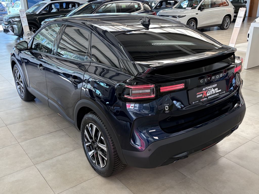 Fahrzeugabbildung Citroën C4 Hybrid 145 TEAM D + Allwetterreifen