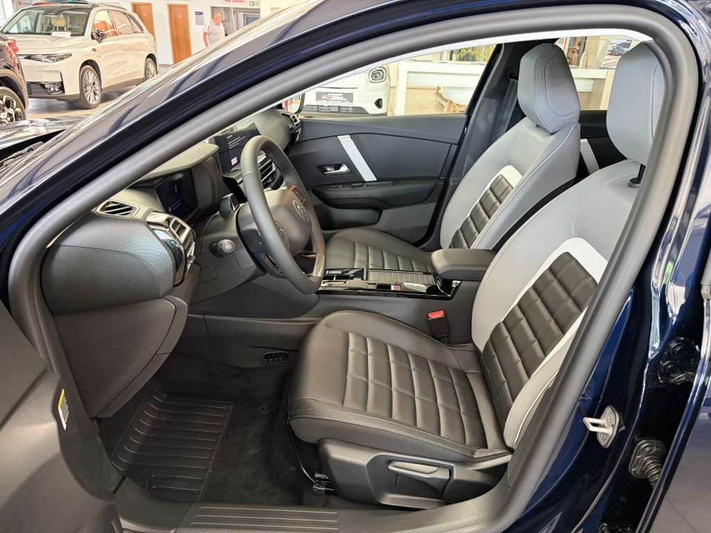 Fahrzeugabbildung Citroën C4 Hybrid 145 TEAM D + Allwetterreifen