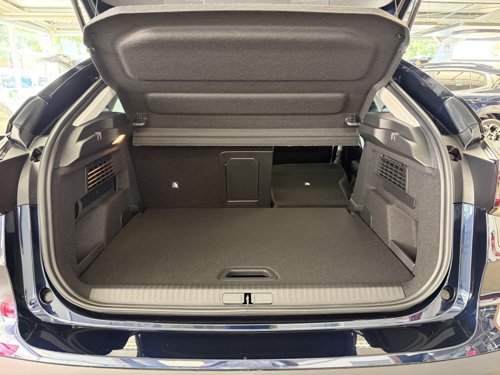 Fahrzeugabbildung Citroën C4 Hybrid 145 TEAM D + Allwetterreifen