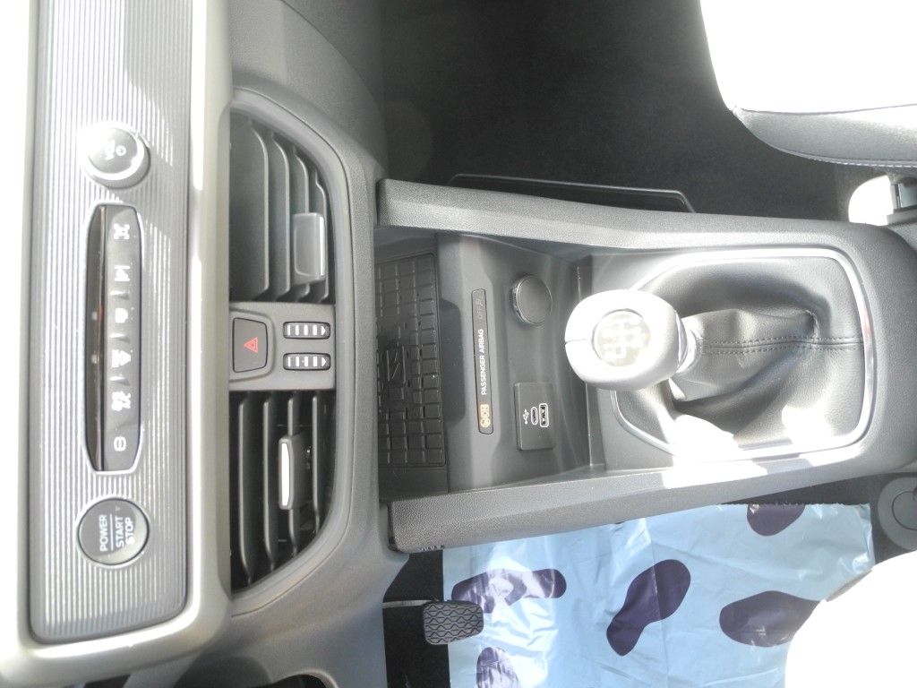 Fahrzeugabbildung Ford Tourneo Courier 1.0 TITANIUM - Navi, ACC, TW-Ass