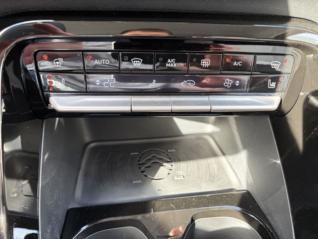 Fahrzeugabbildung Citroën C3 Aircross Turbo 100 PLUS + Winter, 7-Sitz, NAV