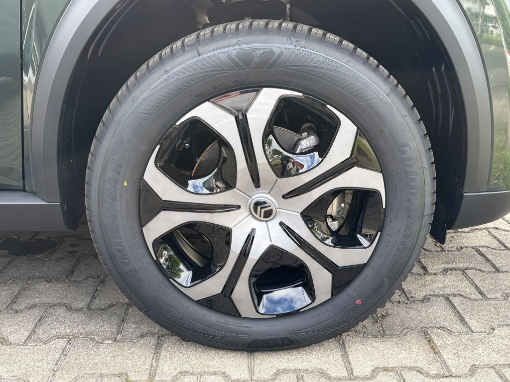 Fahrzeugabbildung Citroën C3 Aircross Turbo 100 PLUS + Winter, 7-Sitz, NAV