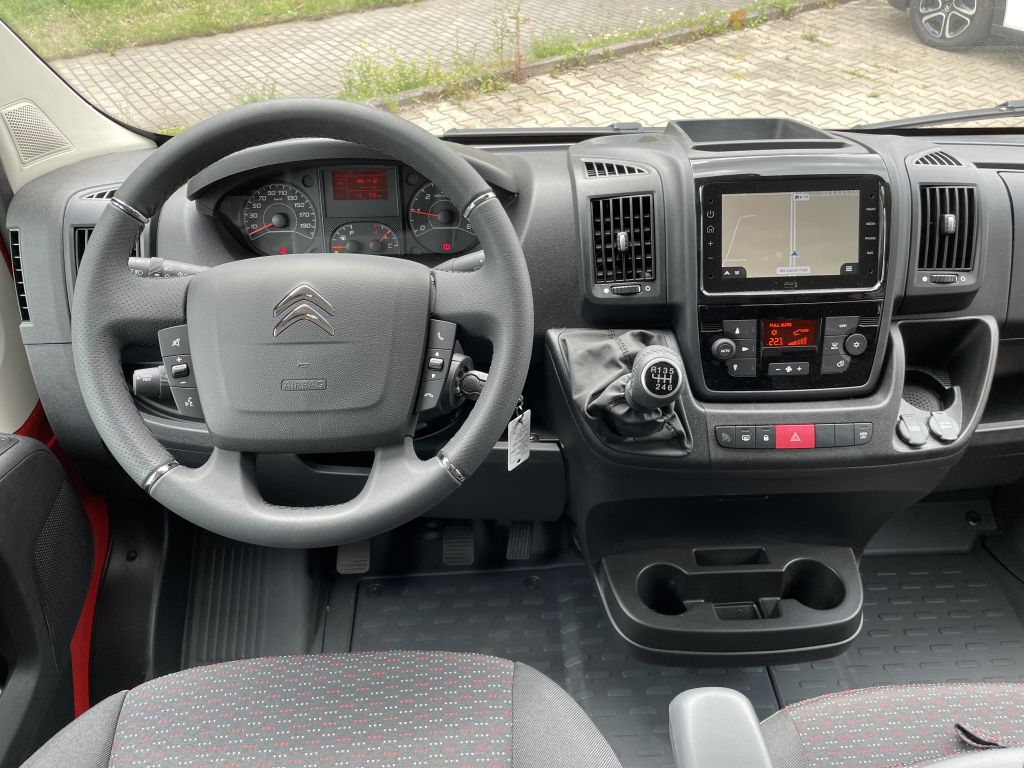 Fahrzeugabbildung Citroën Jumper Pritsche Doka 35 Heavy L3 BlueHDi 165