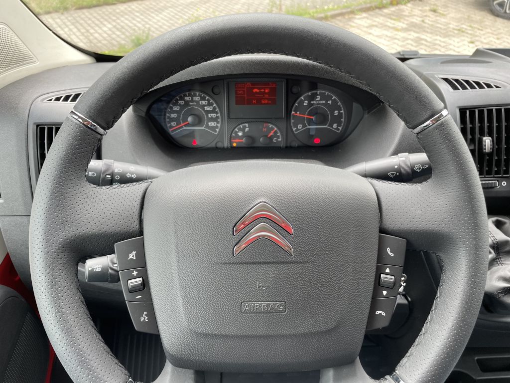 Fahrzeugabbildung Citroën Jumper Pritsche Doka 35 Heavy L3 BlueHDi 165