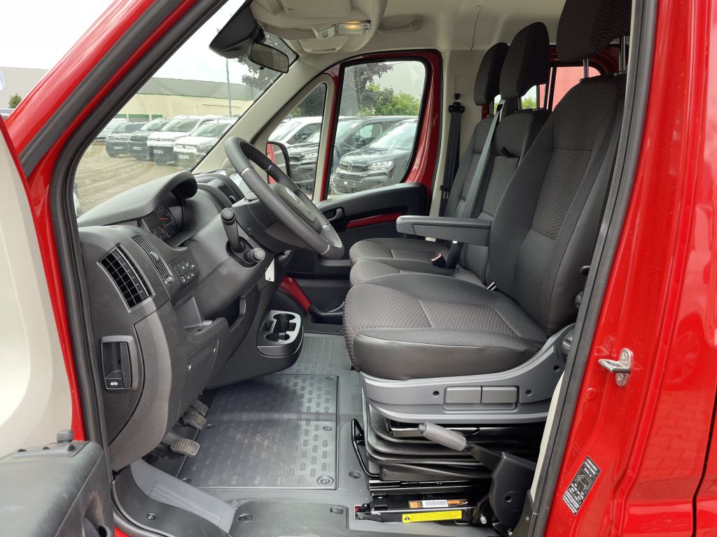 Fahrzeugabbildung Citroën Jumper Pritsche Doka 35 Heavy L3 BlueHDi 165