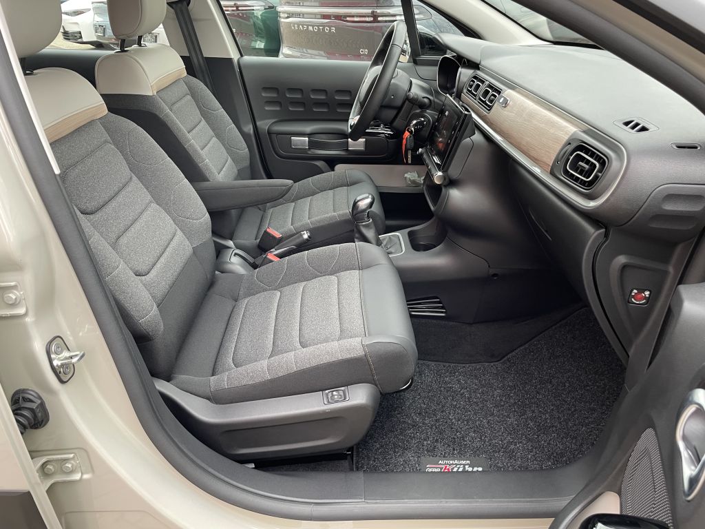 Fahrzeugabbildung Citroën C3 PureTech 83 Plus + Ganzjahresreifen, Sitzheiz