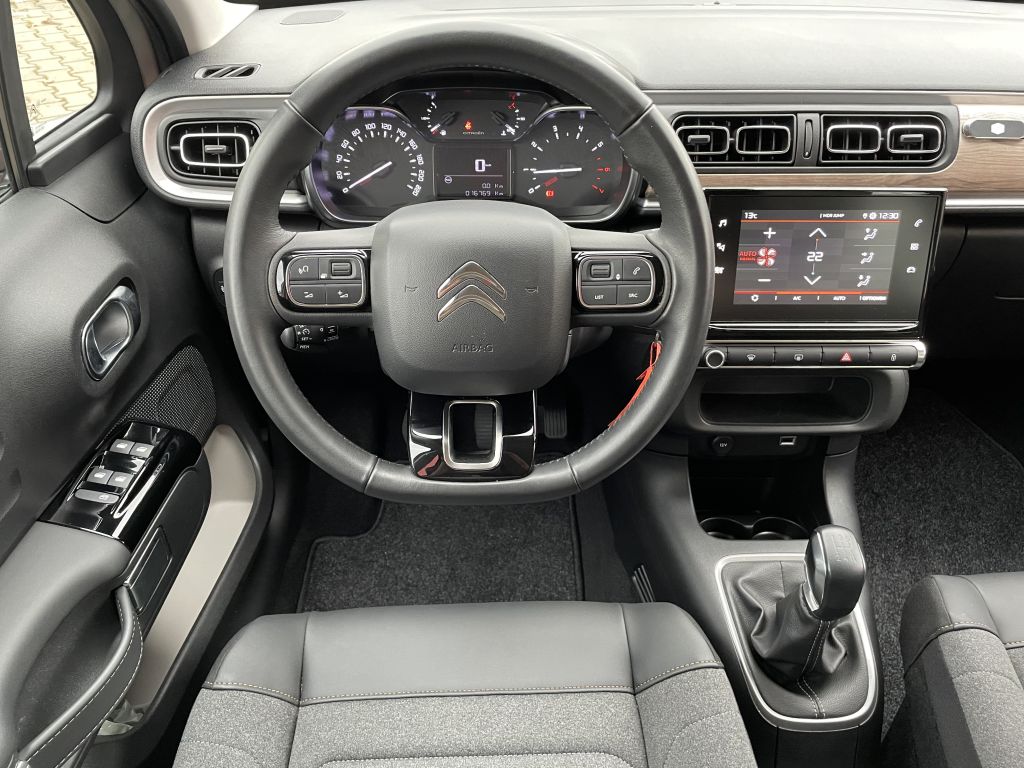 Fahrzeugabbildung Citroën C3 PureTech 83 Plus + Ganzjahresreifen, Sitzheiz